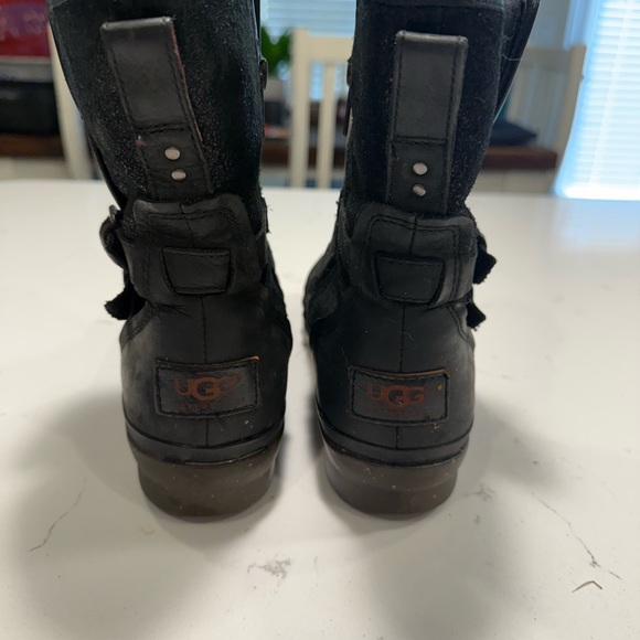 UGG Black Moto Boots with Sleek Design - Picture 3 of 5